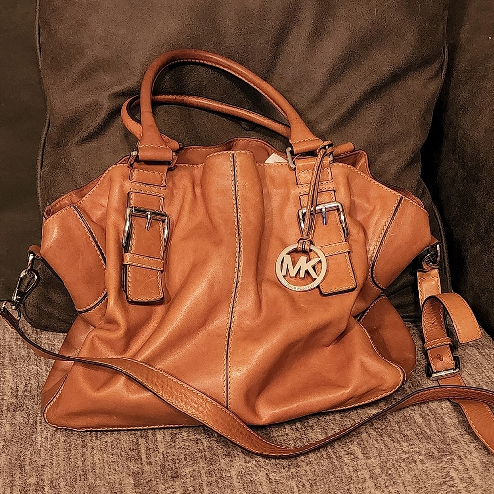Michael Kors Leather Shoulder Bag in Acorn (Tan)